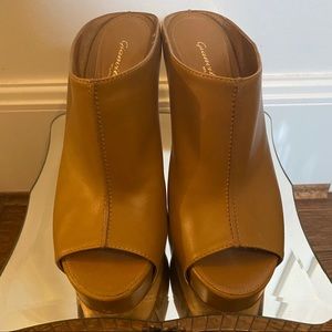 Gianvito Rossi Leather Platform Heels Size 7